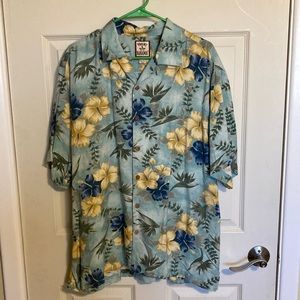 Tommy Bahama silk shirt in size medium. Beautiful print. In great condition